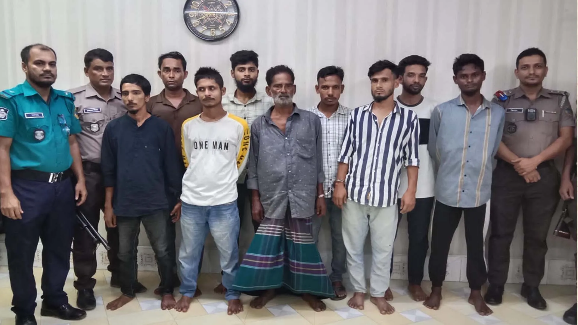 বরিশাল পুলিশের মাদকবিরোধী অভিযানে আটক ১৭